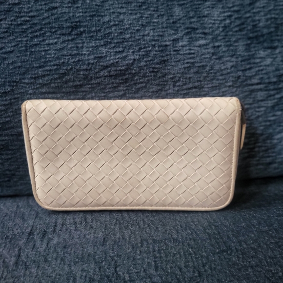 Bottega Veneta Intrecciato Zippy Zip Wallet Cream Ecru Leather,,Authentic!! - Picture 2 of 14